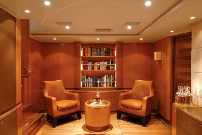ARISTARCHOS Salon Lounge